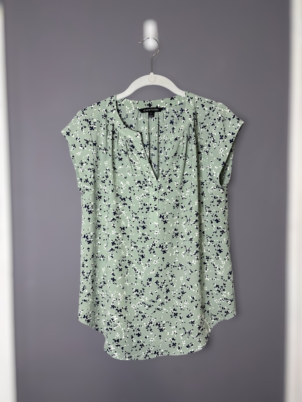 41 Hawthorn Sage Green Floral Split Neck Cap Sleeve Blouse Small